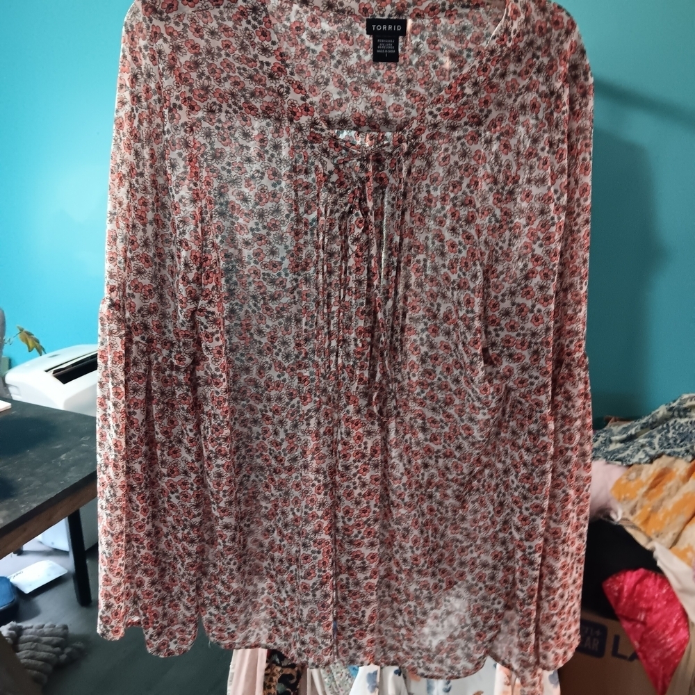 Torrid Women's Floral Blouse - Red and White